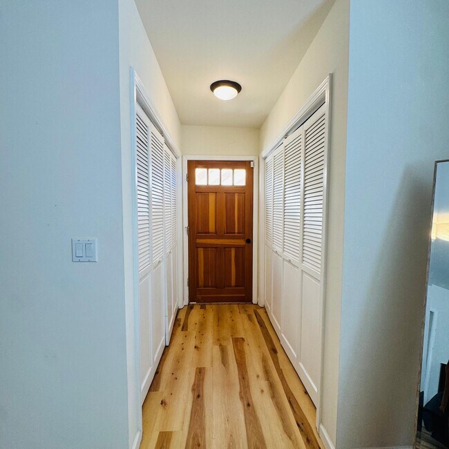 Building Photo - 325 W Santa Barbara