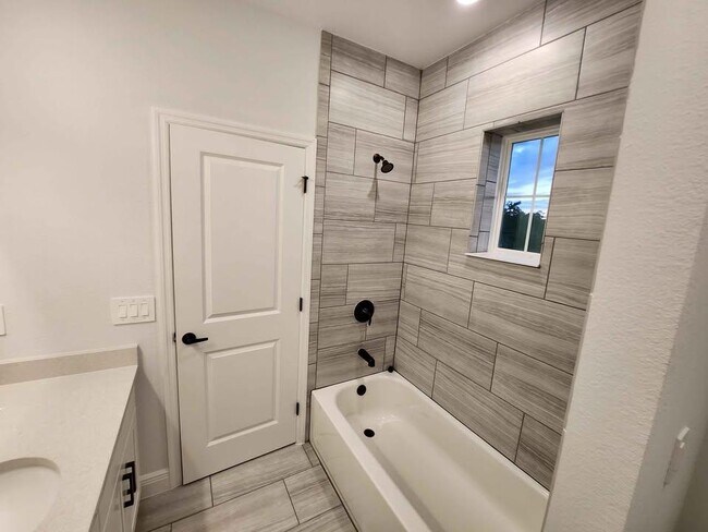 Building Photo - 913 Grand Wildmere Cove