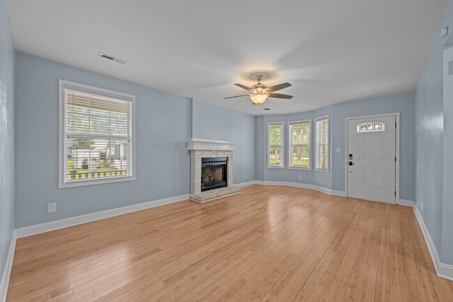 Building Photo - Beautiful 4BD/3BA plus Bonus Room on Sough...