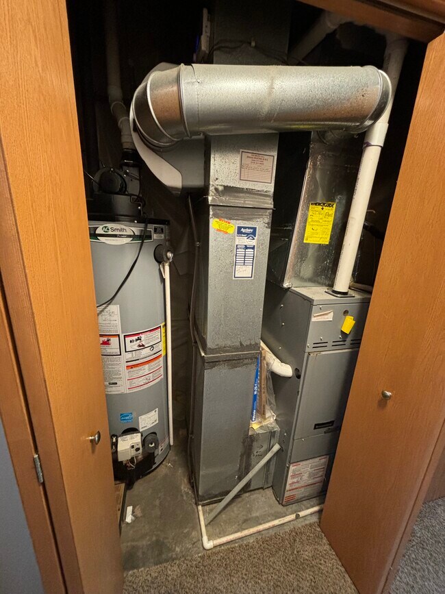 Building Photo - 1552 Deerfield Dr