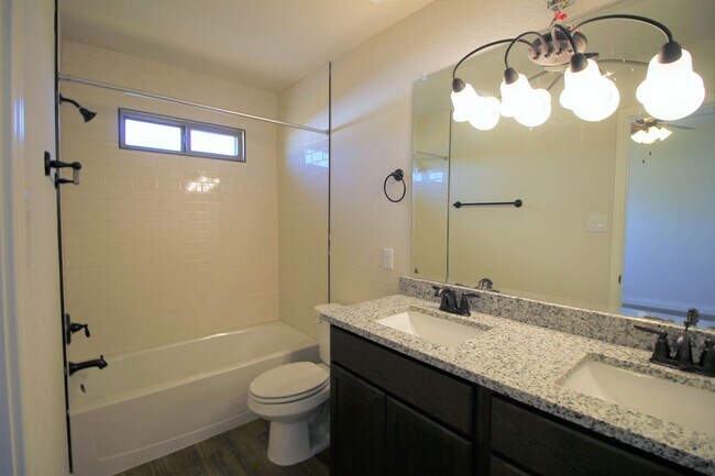 Building Photo - 3/2.5/1.5 Duplex /Easy access to I-35 / Fridge, Washer, Dryer / Fenced in yard / NBISD