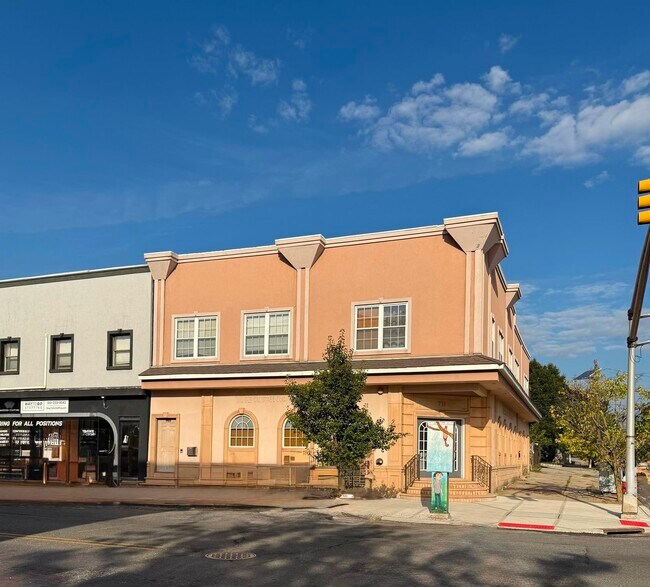 Building Photo - 729-731-731 Broadway