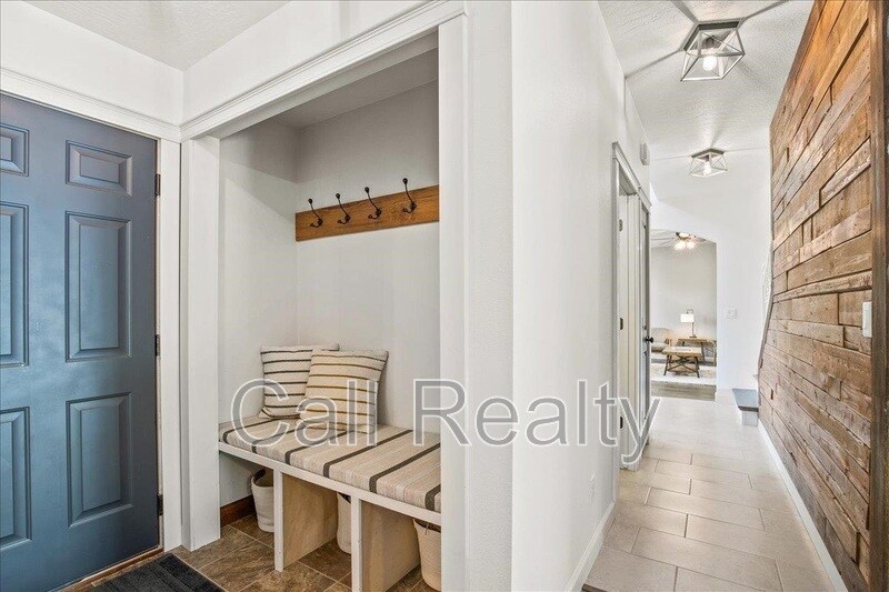 Building Photo - 2522 W Juliann Ct