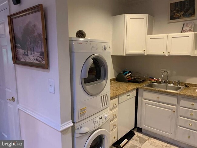 Building Photo - 3128-FURNISHED Prosperity Ave