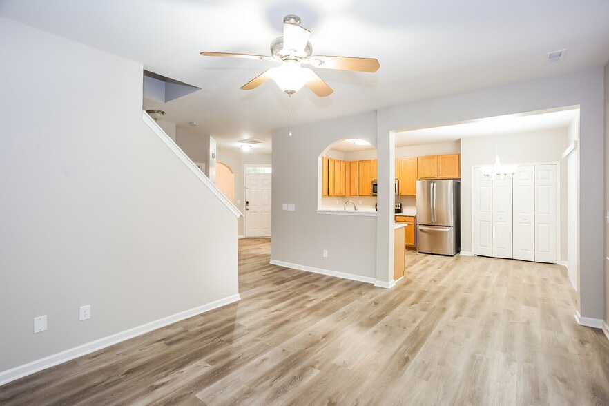 Building Photo - 4635 Abercromby St