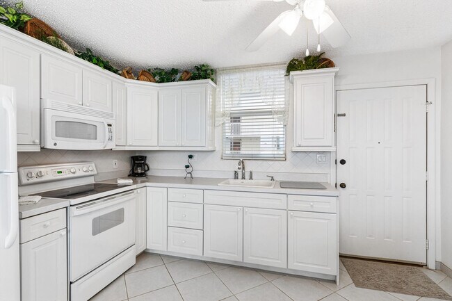 Building Photo - 5800 Bonita Beach Rd SW