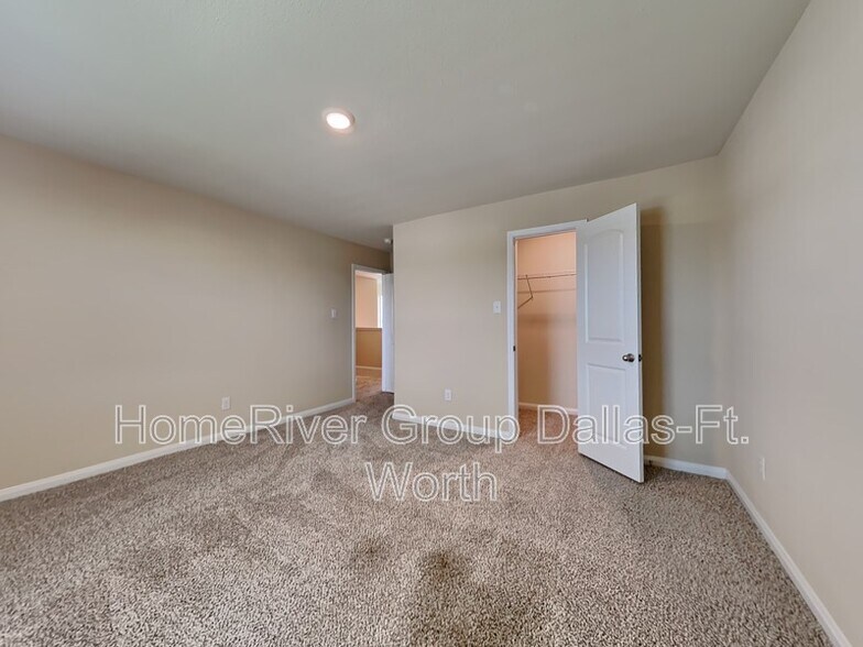 Building Photo - 2013 Dahlia Way