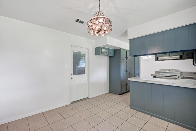 Building Photo - 5010 Shilo Dr