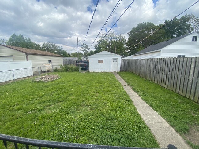 Building Photo - 841 S Addison St
