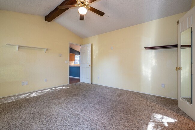 Building Photo - Charming 3 bedroom home with cozy fireplac...