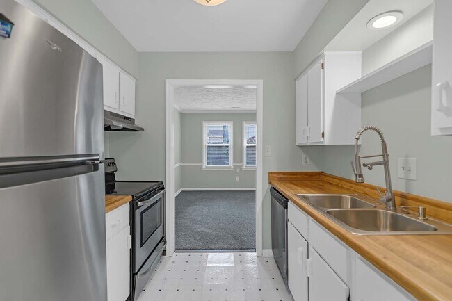 Building Photo - 119 Barfleur Pl