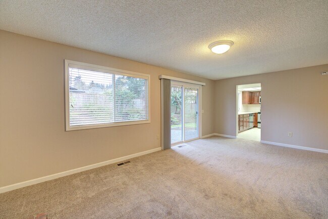 Building Photo - 16611 NE 48th Ct