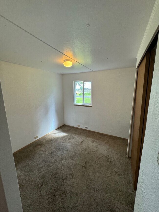 Building Photo - STATUS: UNAVAILABLE; RENTED -R287B- | $149...