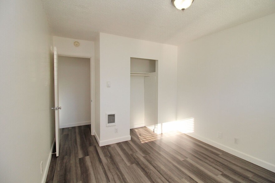 Building Photo - 6237-6239 SE Fern Ave