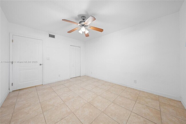 Building Photo - 8120 Geneva Ct