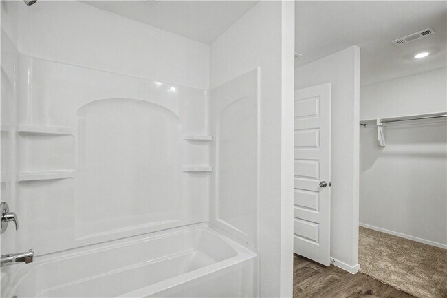 Building Photo - 406 W Cloud Dr