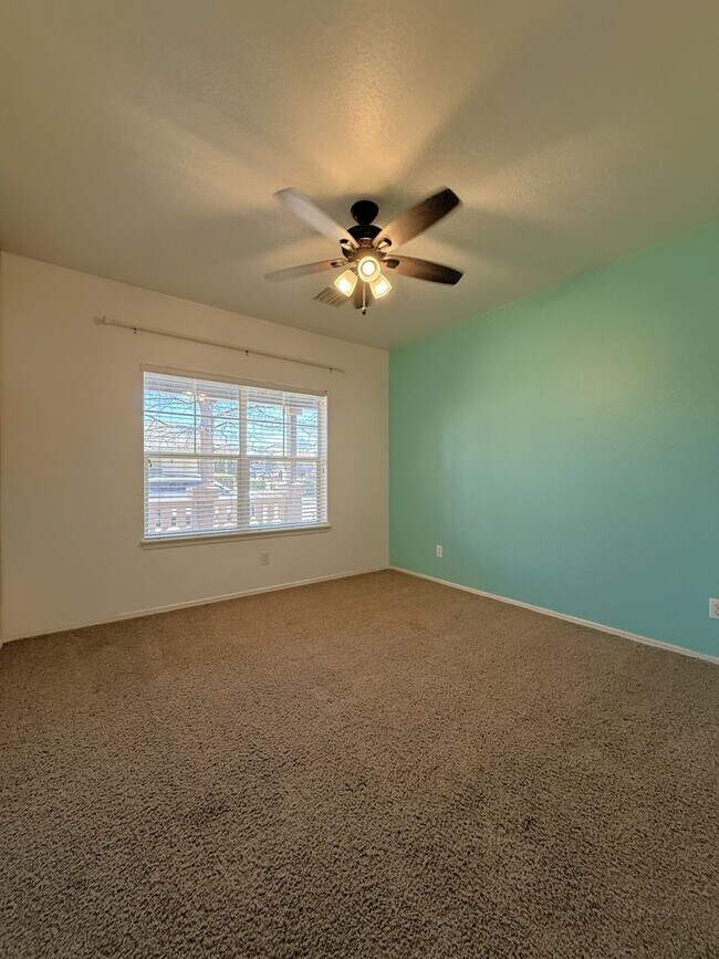 Building Photo - Adorable 3 Bedroom - 2 Bath - 2 Car Garage in Quailwood