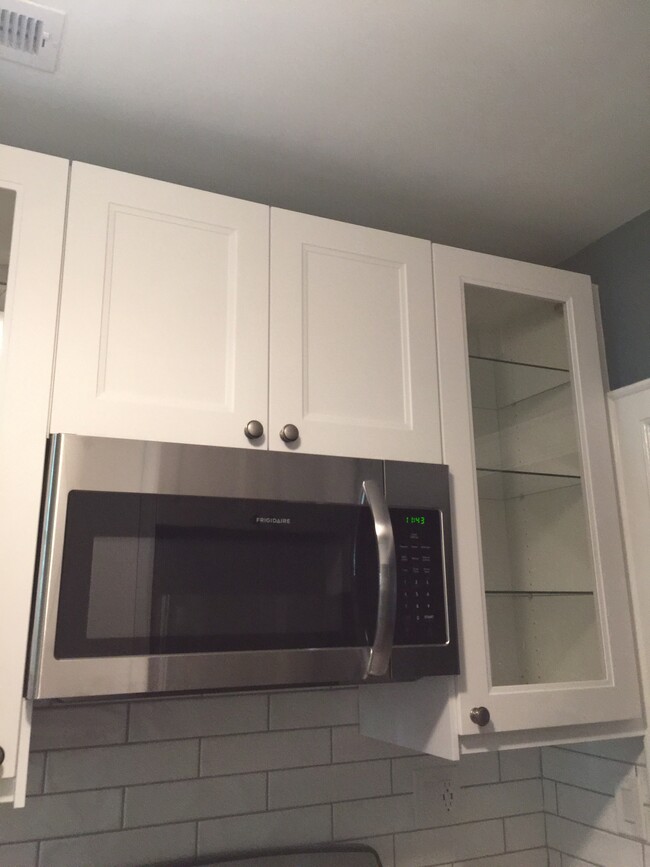 new stainless microwave - 541 Lamar Ave