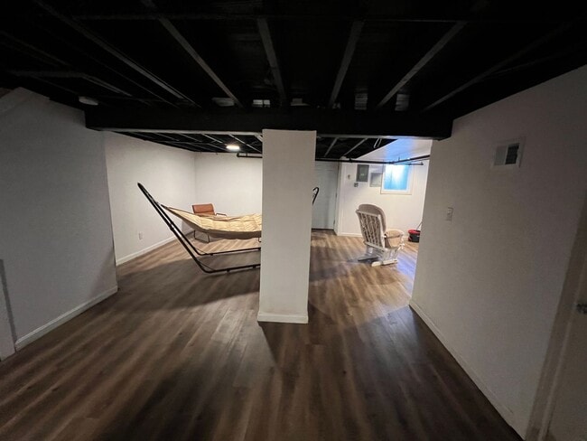 Building Photo - 236 Oak Terrace