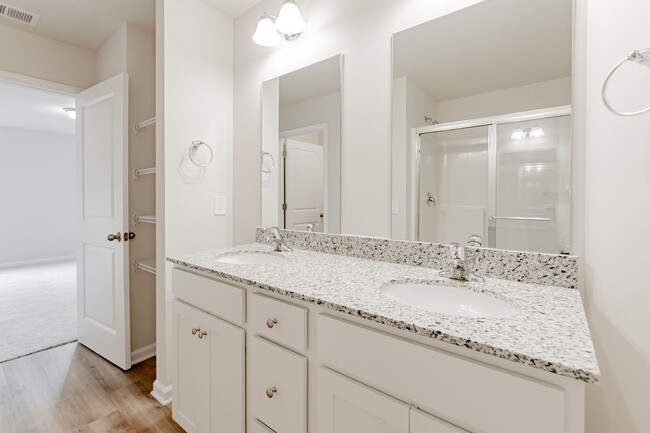 Building Photo - Like-New 4 Bedroom Home in Boulder Ridge –...