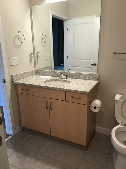 Bath Room - 400 W Peachtree St NW