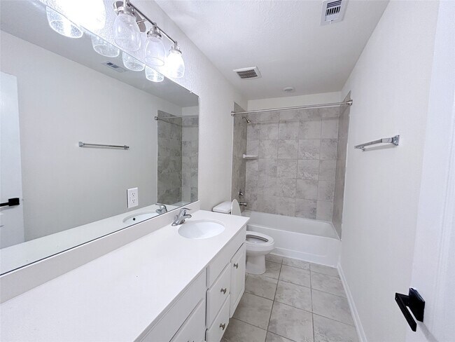 Building Photo - 28318 Aperture Ct