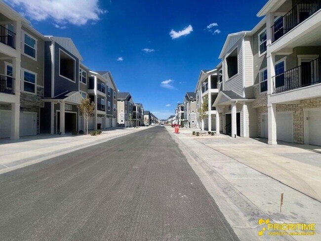 Building Photo - 13713 S Hanley Ln