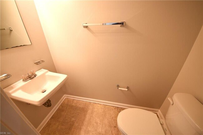 Building Photo - 313 Gaylor Ln