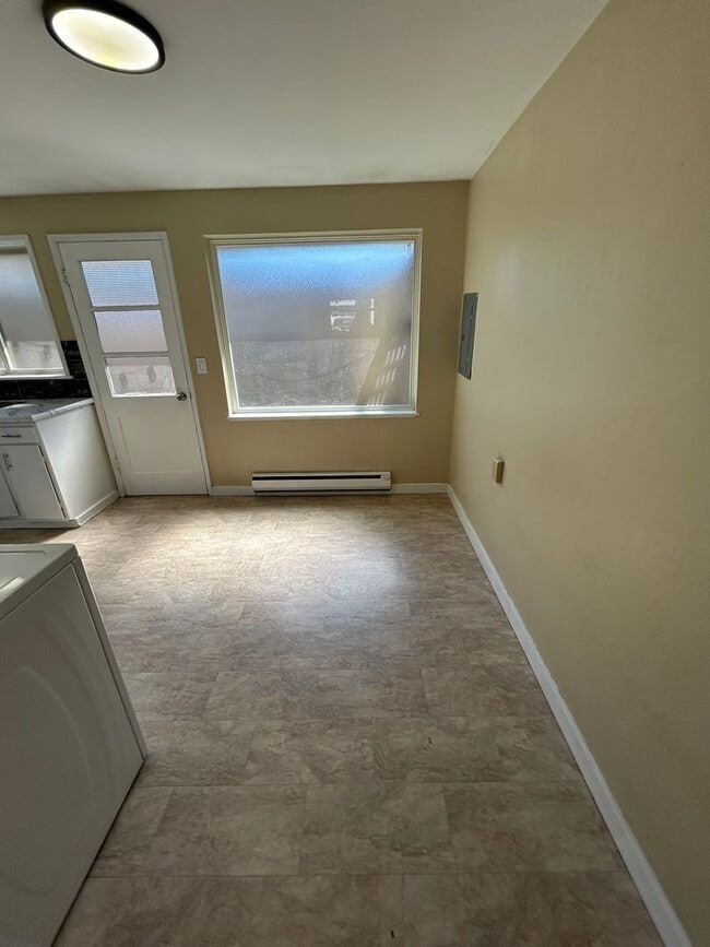 Building Photo - Girgis Duplex