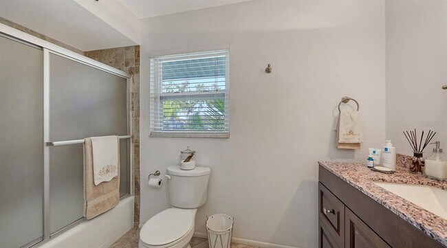 Building Photo - 6717 Roxbury Dr