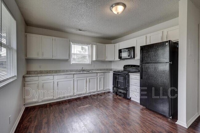 Building Photo - 2008 John F Kennedy St