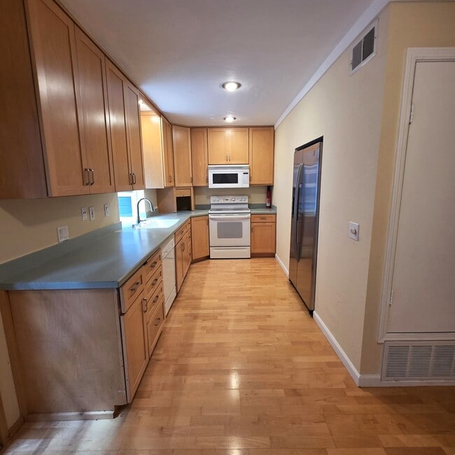 Building Photo - Cute 3BD/1.5BA Townhome with Great Commute location in Danville