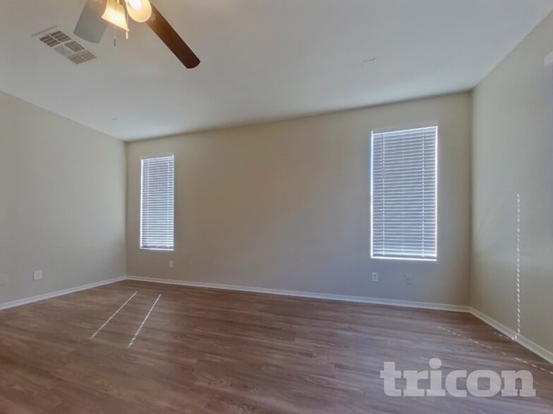 Building Photo - 2640 S 89th Ave