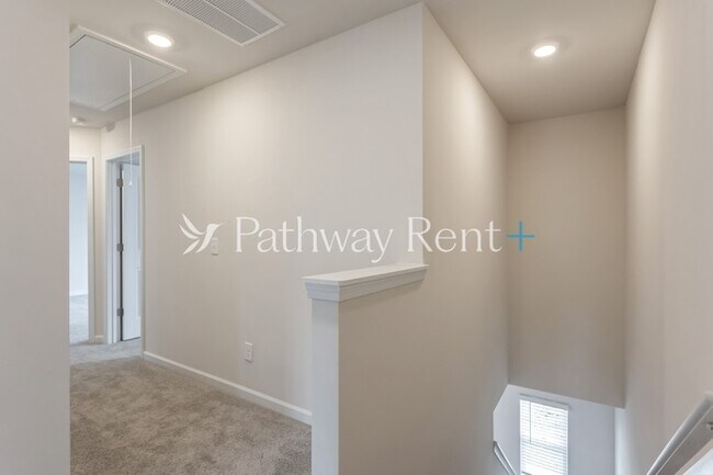 Building Photo - 608 Mackenzie Cv