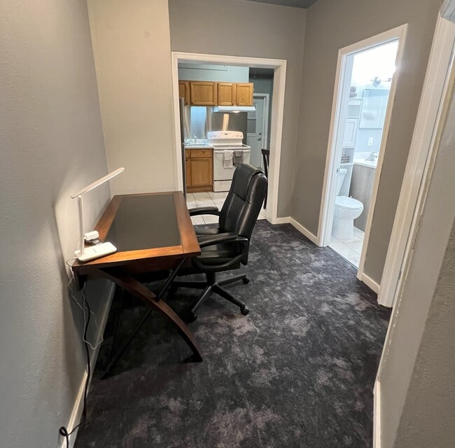 Unit D 2BR Work Station - 415 Market St