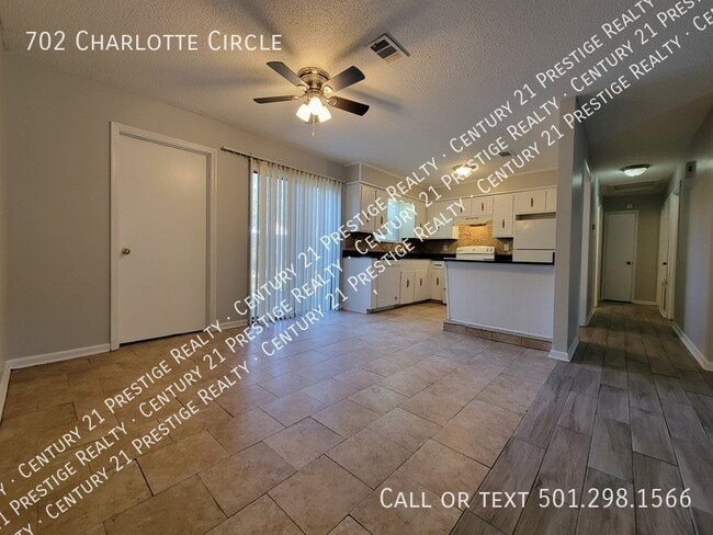 Building Photo - 702 Charlotte Cir