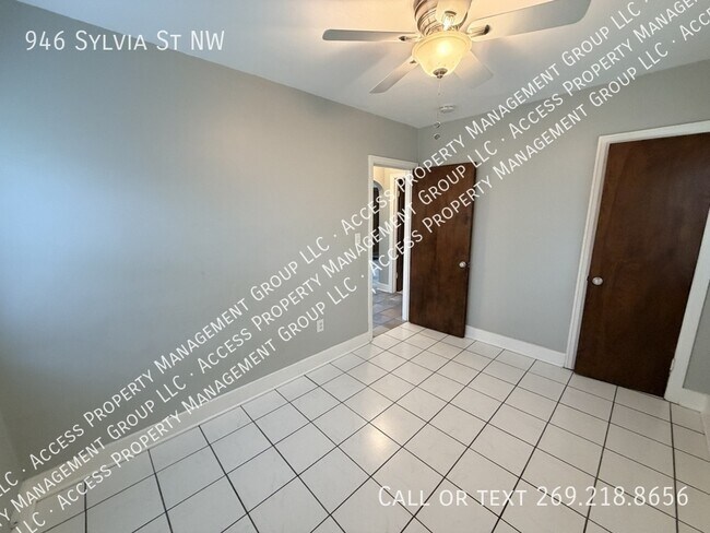 Building Photo - 946 Sylvia St NW