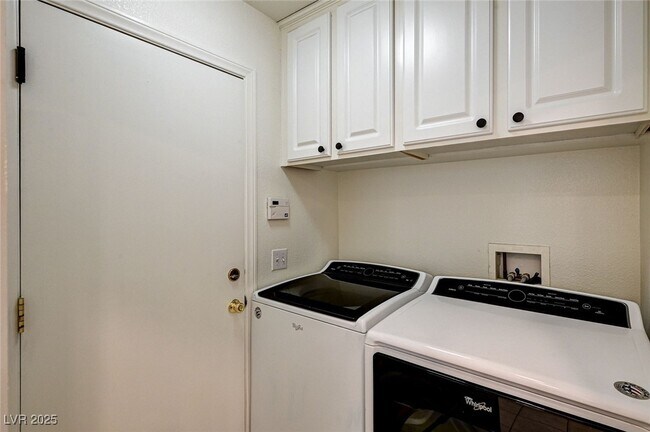 Building Photo - 8309 Clearbreeze Ct