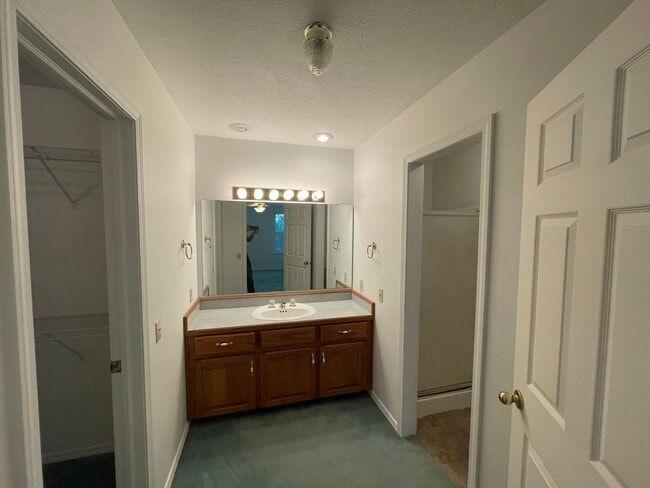 Building Photo - COMING SOON!! Quaint 3 bedroom home! If yo...