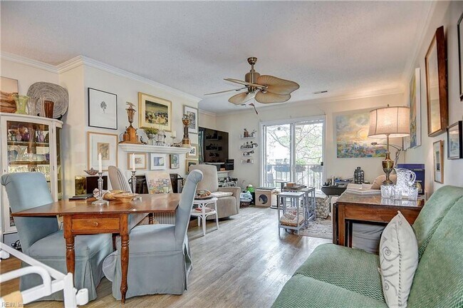 Building Photo - Ghent on the Square