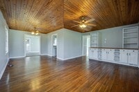 Building Photo - Freshly Updated 4 Bedroom Home
