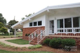 Building Photo - 4241 Burton Ln
