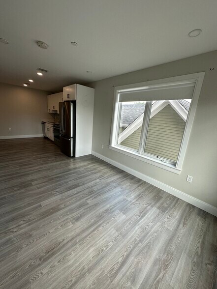 Building Photo - 206 Old Colony Ave