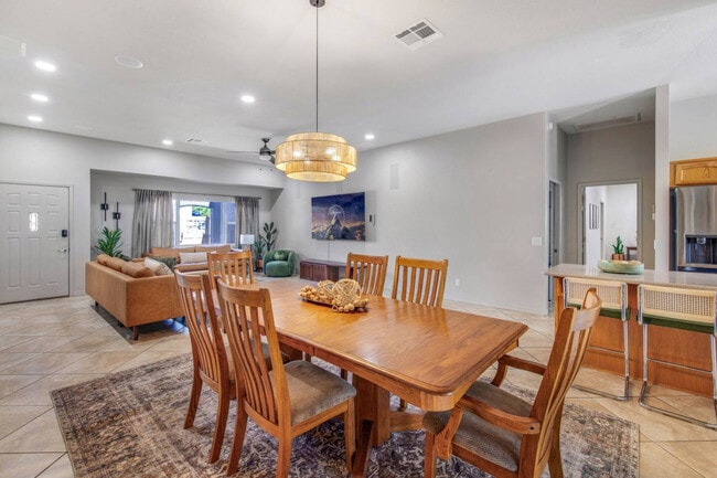 Building Photo - 1800 Burgundy Dr