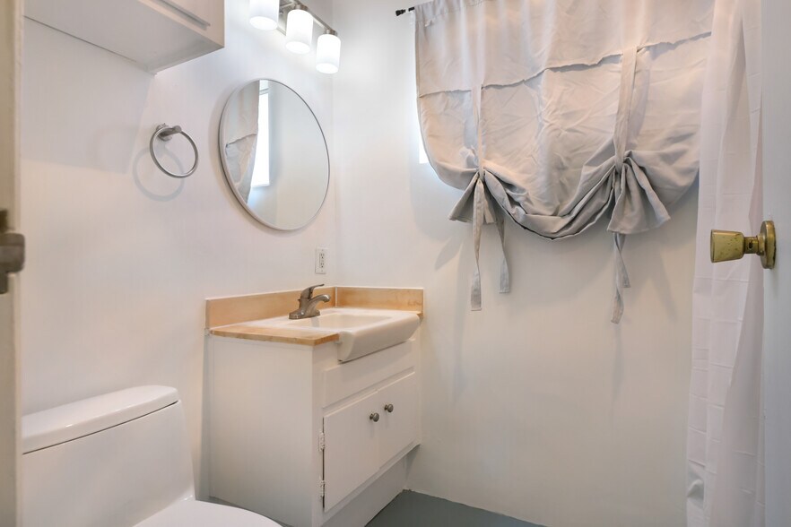 Building Photo - 250 Linden Ave