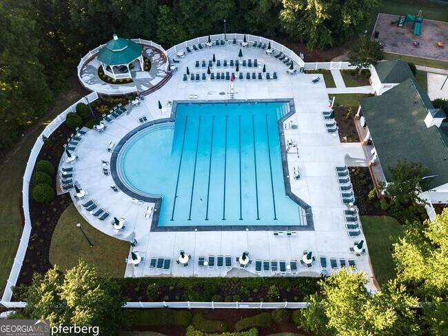 Building Photo - 45 Greenview Dr