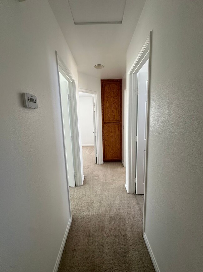 Building Photo - 3 bedroom, 2 bath in Copper Hills