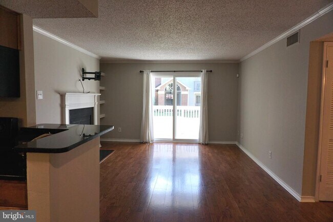 Building Photo - 1527 Lincoln Way