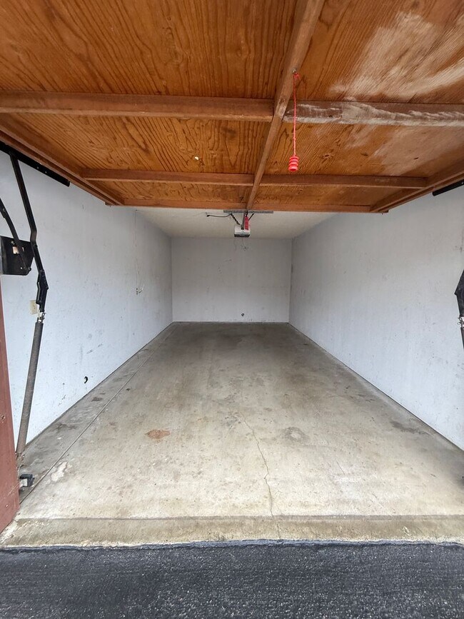 Building Photo - S12000