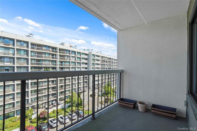 Building Photo - 200 High Point Dr